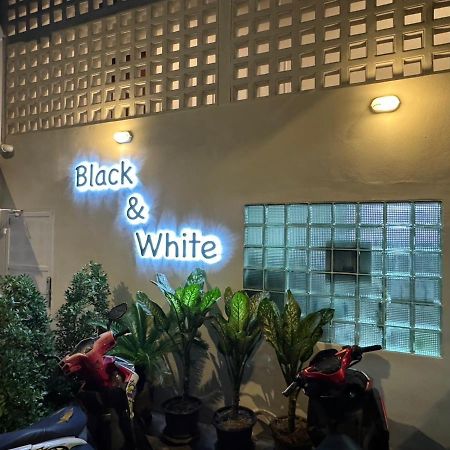 Mr Black & Ms White -Self Check In Accommodation Banguecoque Exterior foto