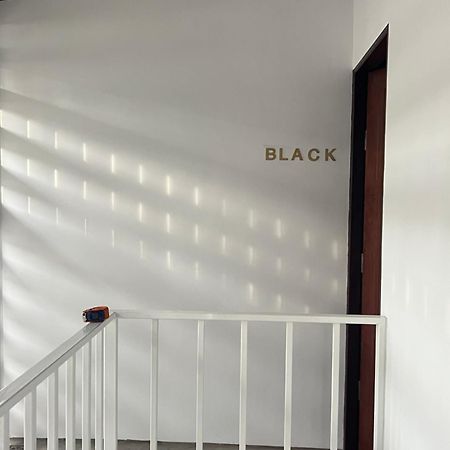 Mr Black & Ms White -Self Check In Accommodation Banguecoque Exterior foto